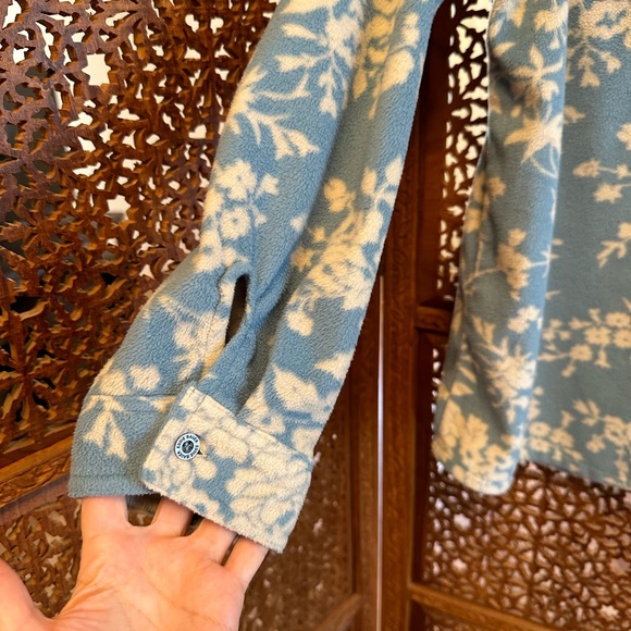 🚺 Eddie Bauer blue floral fleece top - Picture 4 of 10